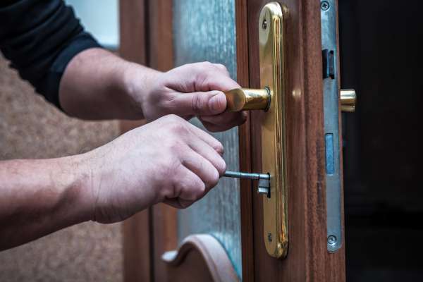 Try The Simple Methods for Unlock a Bedroom Door