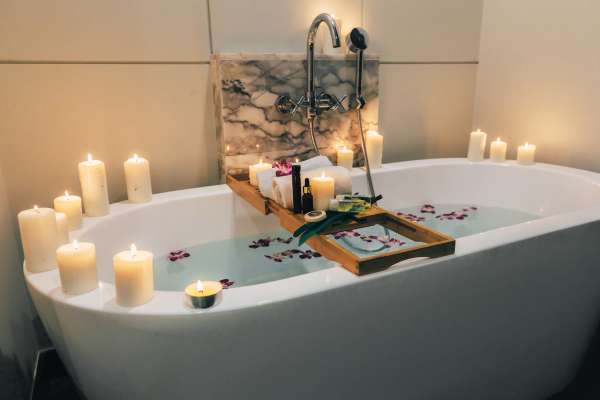 Enhancing The Bathroom With Candles