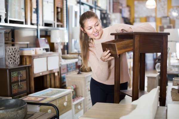 Choosing The Right Bedside Table