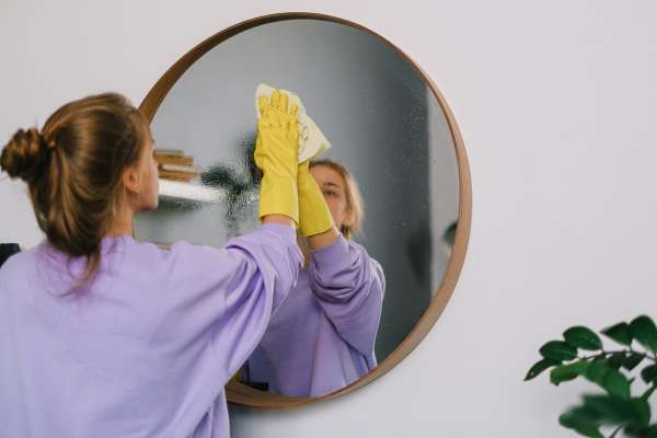 Cleaning Your Mirror