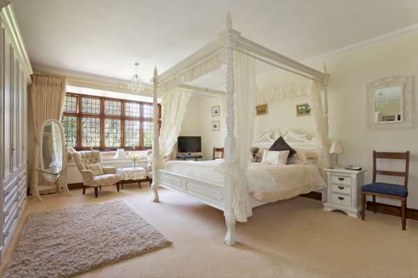 Rug Size To Style Rugs In Bedroom