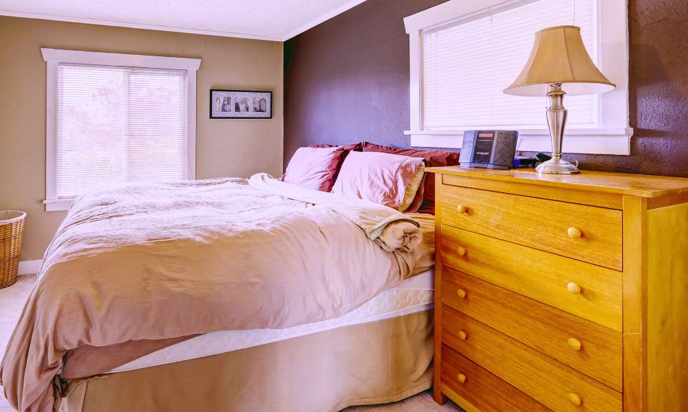What Size Nightstand For Queen Bed
