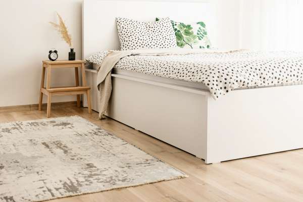  Minimalist Bedrooms To Layer Rugs To Cover A Bedroom