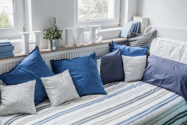 Color Coordination How To Arrange Pillows On A Bed