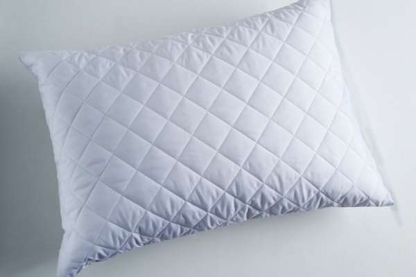 Feather Pillow: Bed Pillow Arrangement King