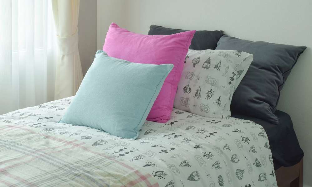 How To Arrange Pillows On A Single Bed