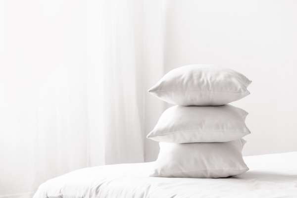 Standard Pillows: How To Arrange Pillows On A Full Size Bed