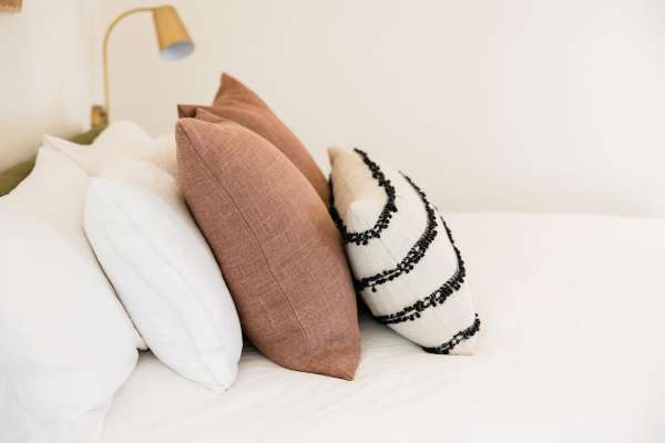 Symmetry vs. Asymmetry Bed Pillow Arrangement Ideas