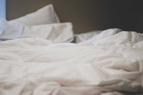 Characteristics of White Sheets Washing White Sheets of Hot Or Cold