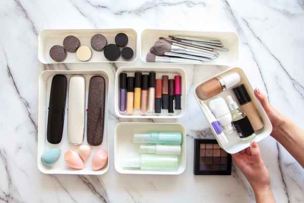 Better Application of Makeup for Bedroom Makeup Vanity Mirror