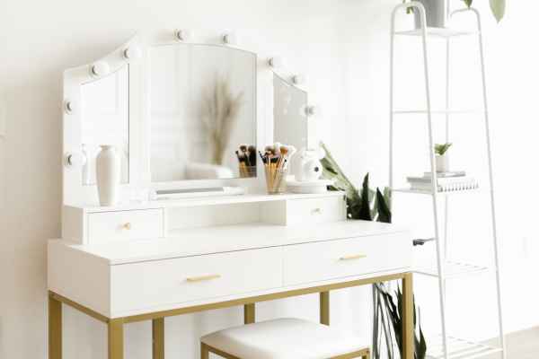 Choosing the Right Vanity for Your Bedroom