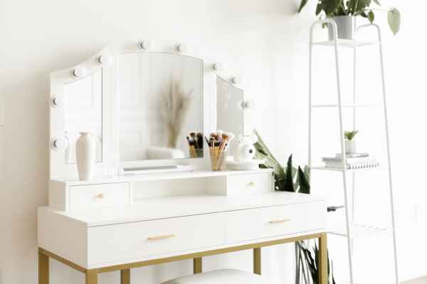 Modern Minimalist  for Design Bedroom Makeup Vanity Ideas