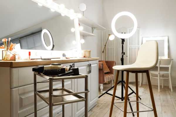 Popular Models and Designs Bedroom Makeup Vanity With Lights Ikea