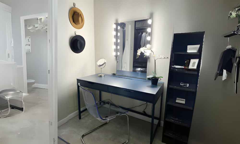 Small Space Makeup Vanity Ideas