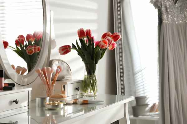 Tips for Setting Up a Bedroom Makeup Vanity in Front of a Window