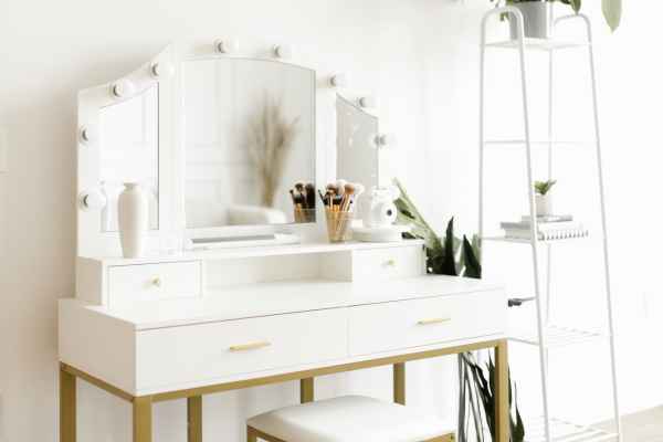 Top Picks: White Bedroom Makeup Vanity Models