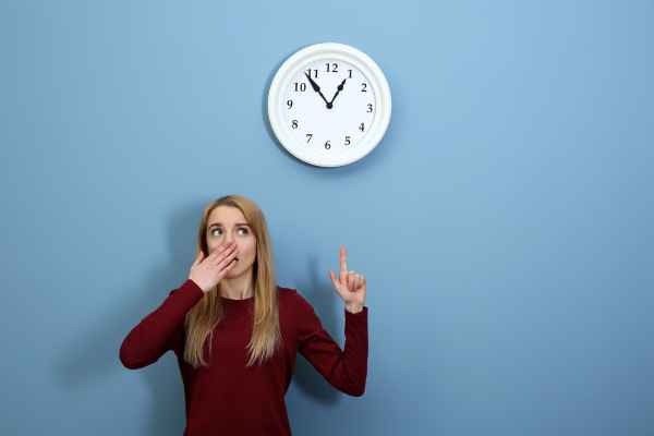 Choosing The Right Clock Bedroom Clocks For Seniors