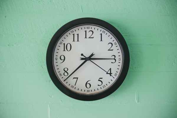 Incorporating Clocks into Bedroom Décor