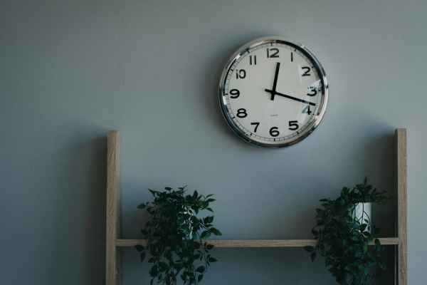 Incorporating Small Wall Clock into Bedroom Decor Themes