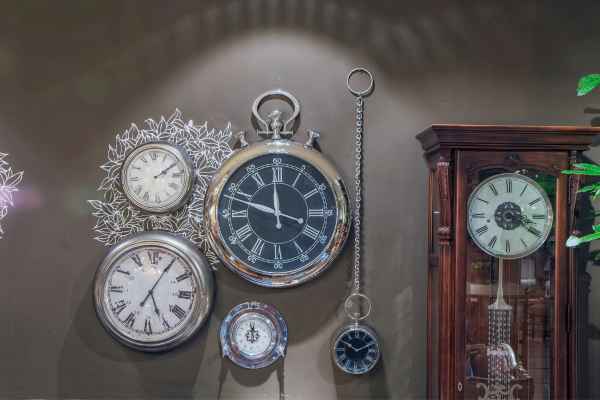Types of Stylish Bedroom Clocks