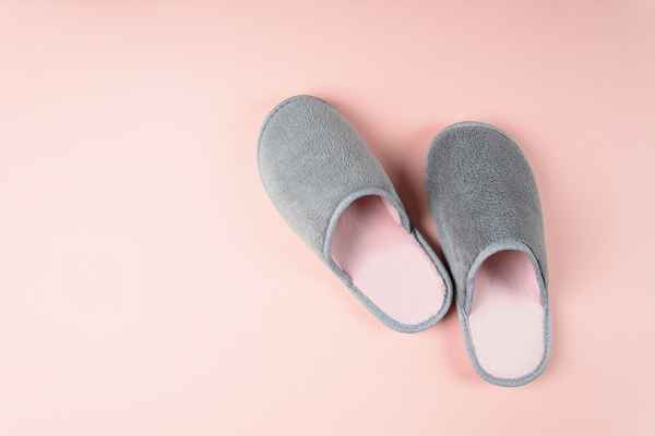 Benefits of Wearing Bedroom Slippers