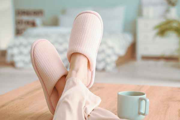 Benefits of Wearing Comfortable Bedroom Slippers