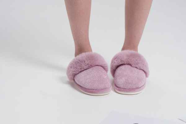 DIY Fluffy Bedroom Slippers