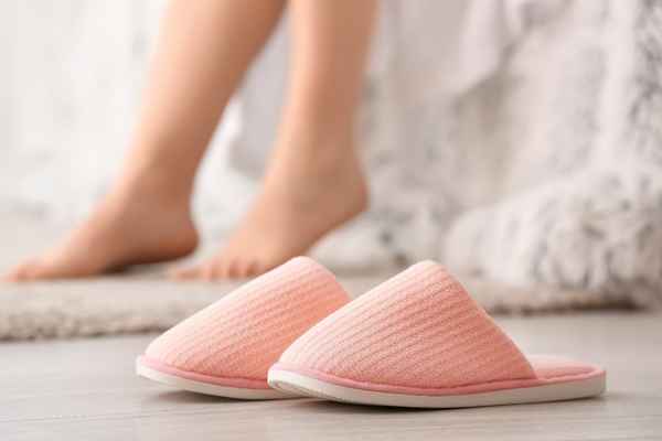 Popular Styles of Men's Bedroom Slippers