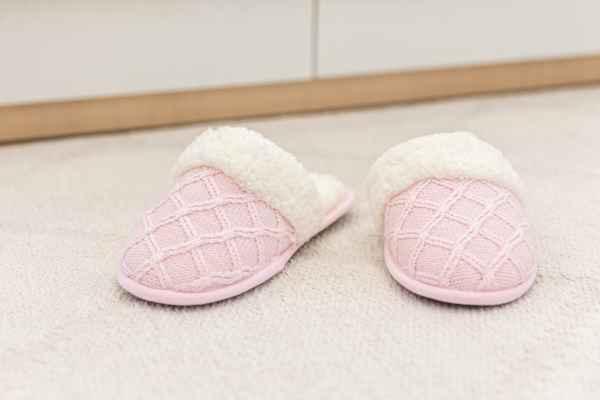  Fluffy Bedroom Slippers