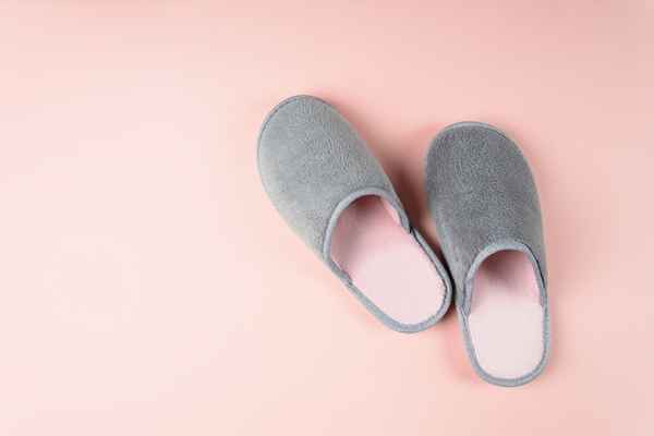 Top Brands Offering Bedroom Slippers With Arch Support