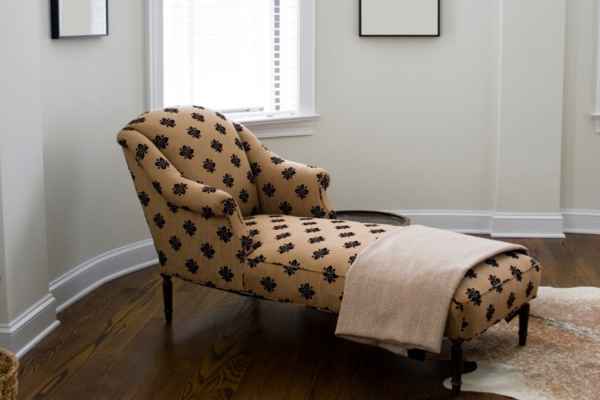 Matching Chaise Lounge With Bedroom Decor